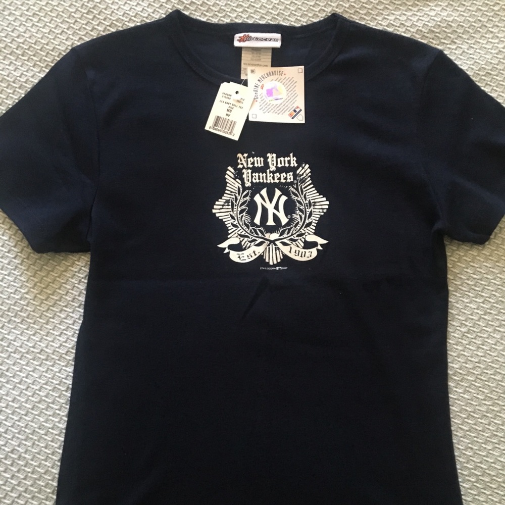 Women’s New York Yankees Shirt - NWT